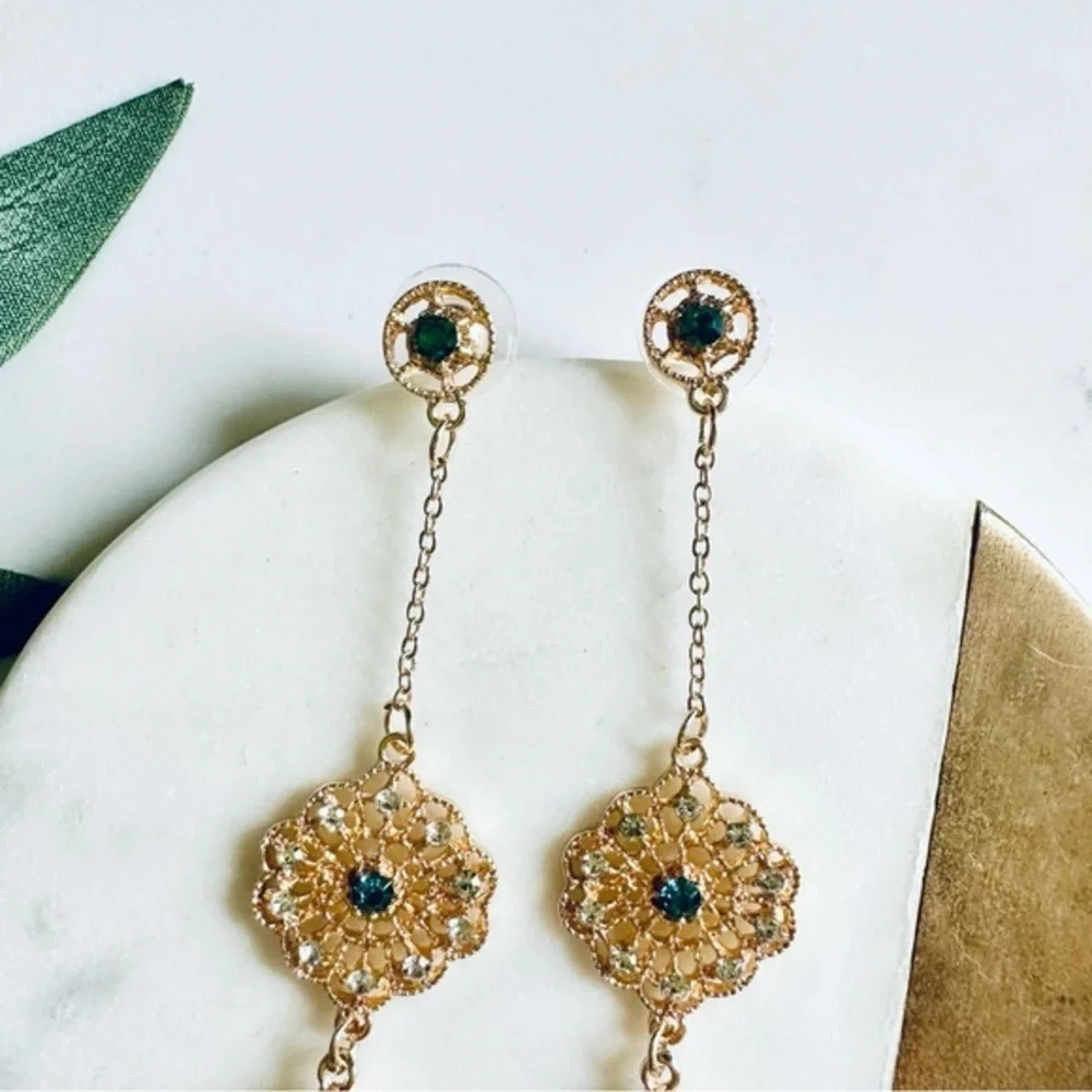2/$30🌵 Delicate Gold Tone Medallion Blush Peach Green Stone Dangle Earrings